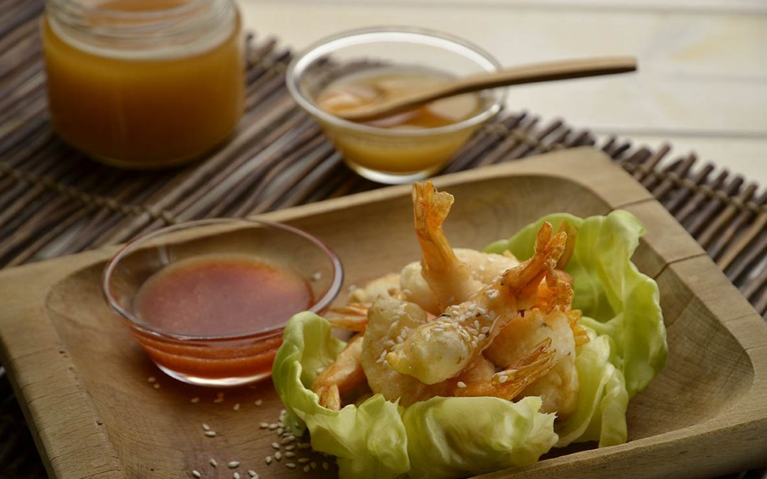 Gamberi in tempura aromatizzati al miele di eucalipto e sesamo