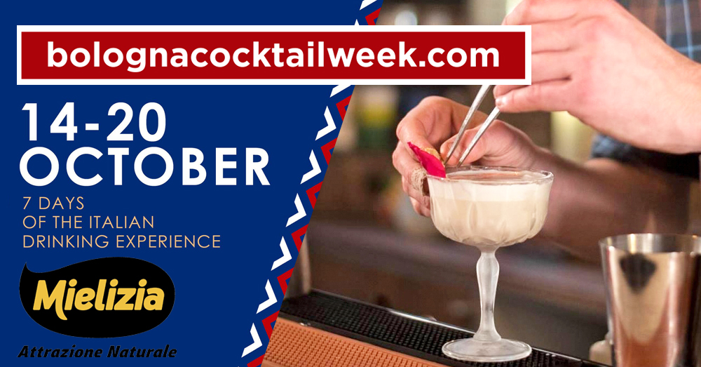 Cocktail colorato in bicchiere con fette di frutta, rappresentante la Bologna Cocktail Week 2019 sponsorizzata da Mielizia
