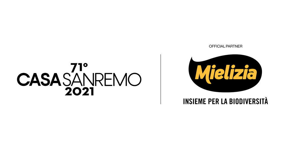 Red Ronnie con sfondo rosso e bianco a Casa Sanremo 2021